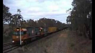 preview picture of video 'NR80-NR102 down steel Wallendbeen 17th May 2003'