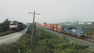 preview picture of video 'Two trains racing side by side as they make a dash for the NY State Line, 9-20-98'