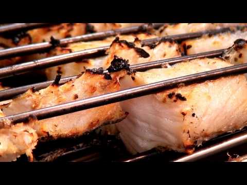 Video Barbecue en inox au Charbon professionnel 4 grilles fixes GRELHACO