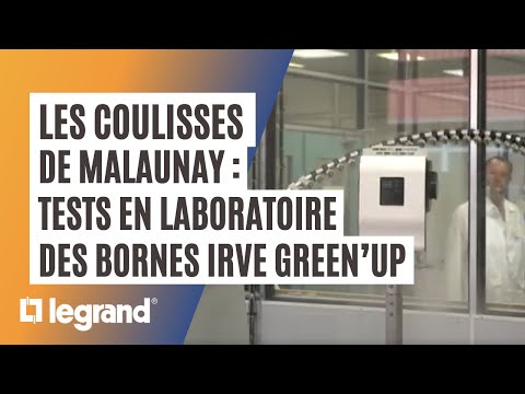 Tests en laboratoire de la borne de recharge pour véhicule électrique Green'Up de Legrand