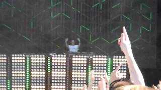 Wolfgang Gartner - Ménage à Trois ! Live Ultra 2011
