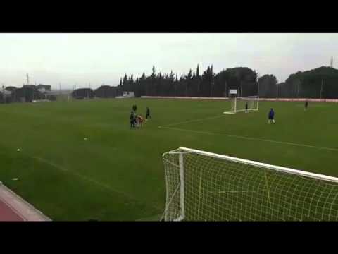 Juanjo da el susto y se retira del entrenamiento del Cádiz