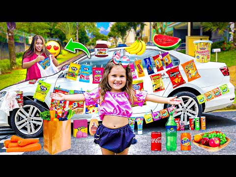 Layra transformed Larissa's car into a supermarket!