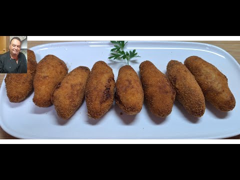 Croquetas de pollo, cerdo y ternera: Chicken, pork and beef croquettes.