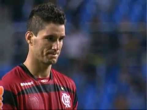 Thiago Neves converte seu pênalti e garante o Campeonato Carioca ao Flamengo - 01/05/2011