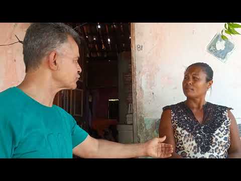 Conversa do Prefeito de Capim Grosso com moradora do Contorno de São José do Jacuípe 