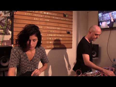 Kitmun live performance at SchneidersLaden