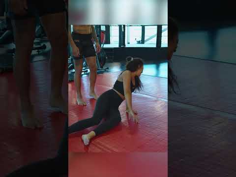 Alex Pereira teaches me how to kick LMAO #ufc #shorts #alexpereira