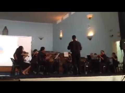 Musical Rava orquestra com o professor Vander