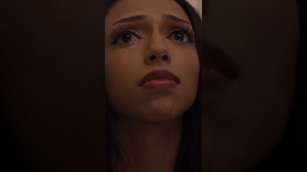 Trap — Locked in the bathroom with the killer's phone...Will Raven make it out alive?