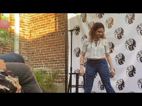 Laura Merli stand up