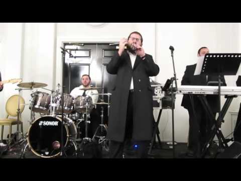 Shia Berko singing "Riboin Ha'olamim Yodati"
