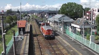 水郡線 西金工臨(バラスト積載) DE10-1685+ホキ800×4両 常陸大宮駅通過