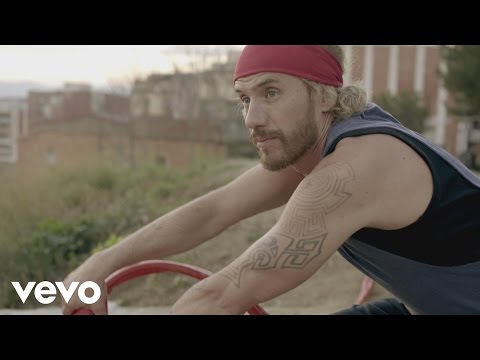 Macaco - Hijos de un Mismo Dios (Official Music Video)