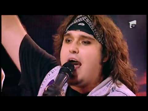 AC/DC - ”Thunderstruck”. Vezi aici cum cântă Alexandru Arnăutu, la X Factor!