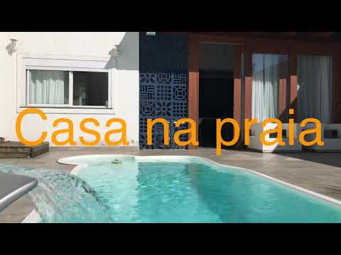 Casa em condomínio fechado com piscina, área de festas e mobiliada.