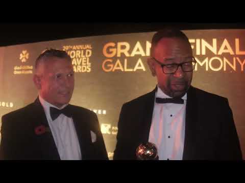 Club Aspire Lounge no Terminal 3 do Aeroporto Heathrow de Londres - Errol McGlothan, MD nas Dimensões do Aeroporto