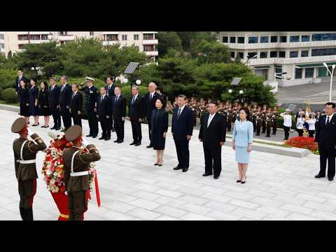 Xi Jinping and his wife Peng Liyuan pay homage to China-DPRK Friendship Tower