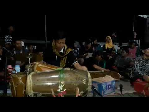 Keseruan di atas panggung