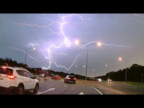 10 Incredible Lightning Strikes Caught On Camera