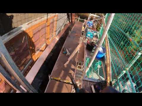 Rechte fliehende Biberschwanzkehle an Trapezgaube - Teil 8 - Biberschwanzdach in Leisnig