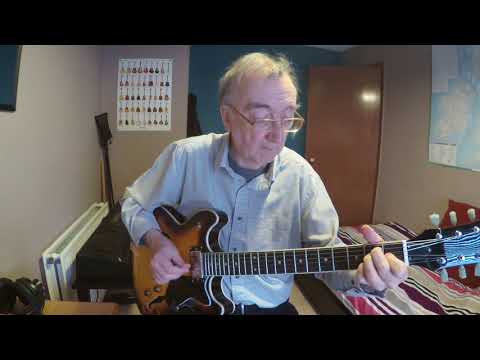 Flat-wound vs round-wound strings.