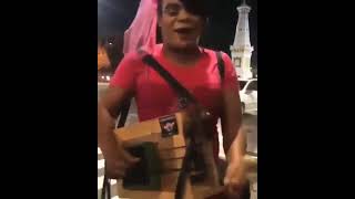Download lagu Banci ngamen nyanyi nya lucu bangat.. mp3