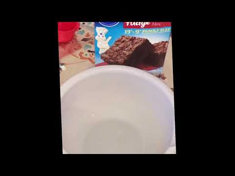 Makeing chocolate fudge brownies as cupcakes