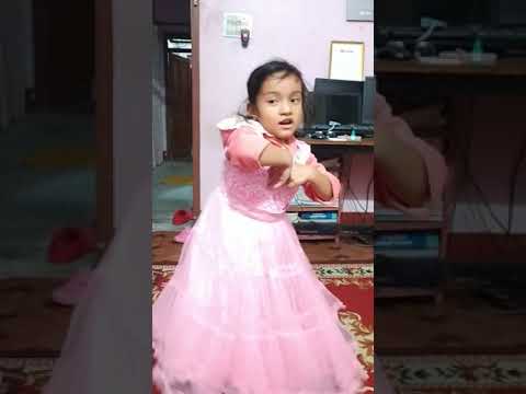 Lagdaina Dhulo Godaima ho Mg roadaima लाग्दैन धूलो गोडैमा Kid dance #kidsdance #disuja_shrestha #kid