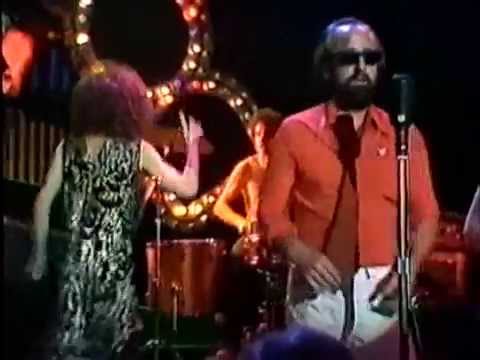 DAVE AND THE DERROS - Nice Legs, Shame About The Face   (1979)