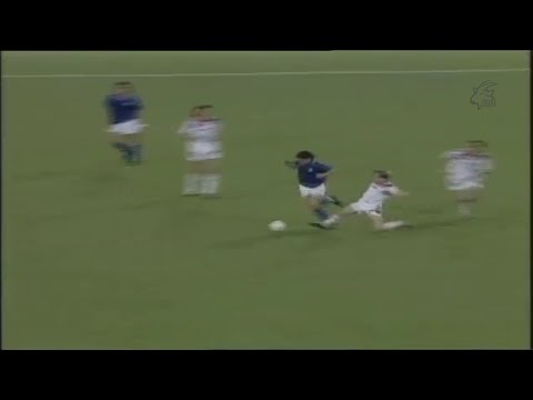 Roberto Baggio vs  Czechoslovakia - World Cup Italia 1990 - Greatest World Cup Goals