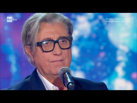 Marcello Romeo al pianoforte durante un concerto