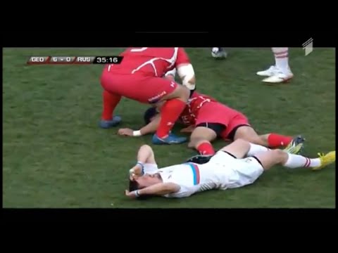 Alex Khutsishvili and Vasily Artemyev painful aerial collision