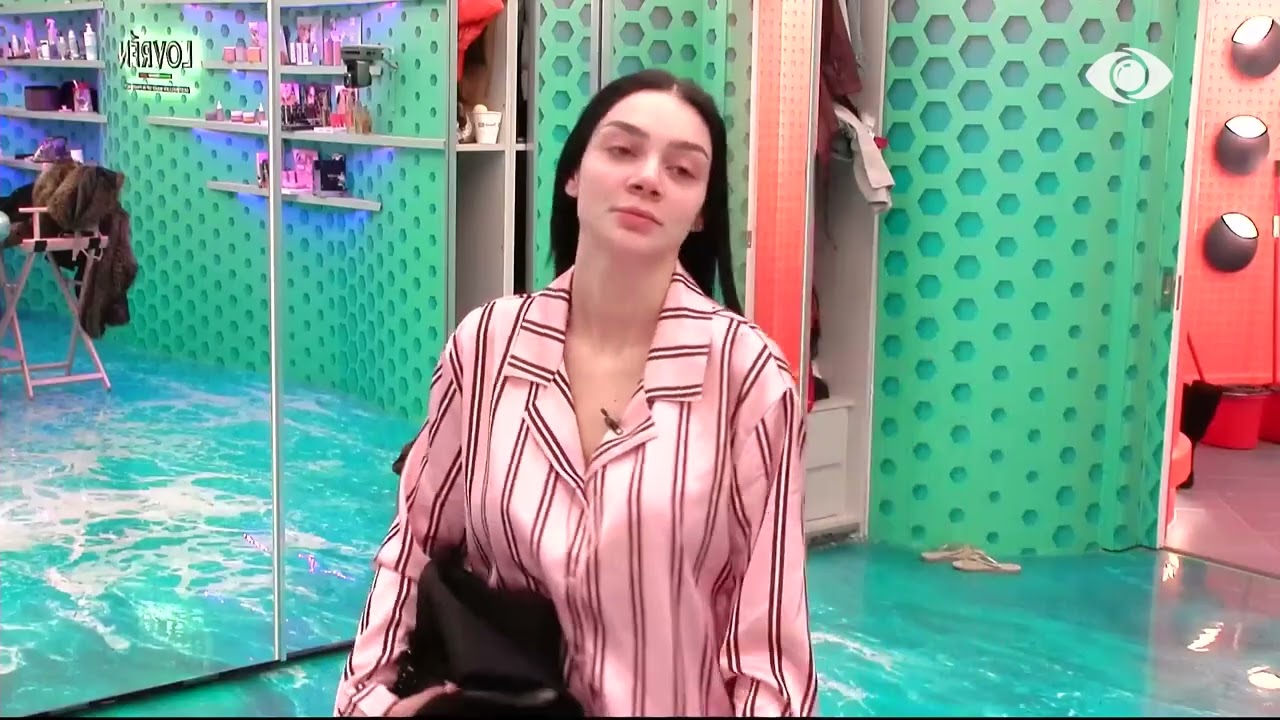 “Nuk kam ardhur te njoh dikë”/ Krusita bisedon me Rogertin
