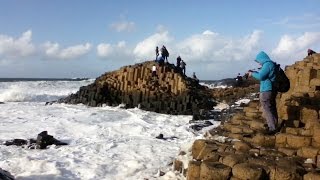 preview picture of video 'Giant's Causeway on a windy day'