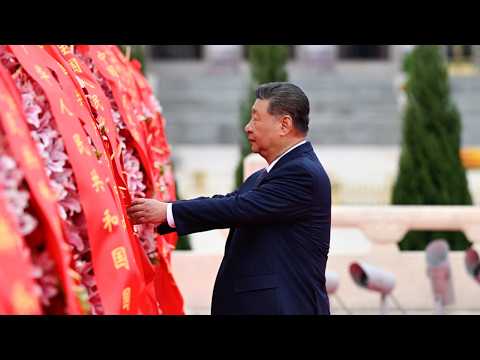 Xi Jinping pays tribute at the Monument to the People's Heroes