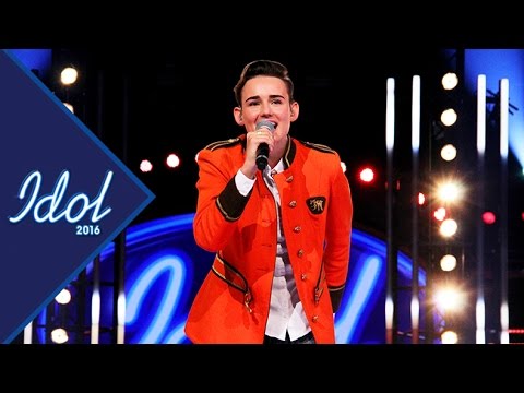 Frida Kropp Lindh framför Bara få va mig själv i Idol 2016 - Idol Sverige (TV4)