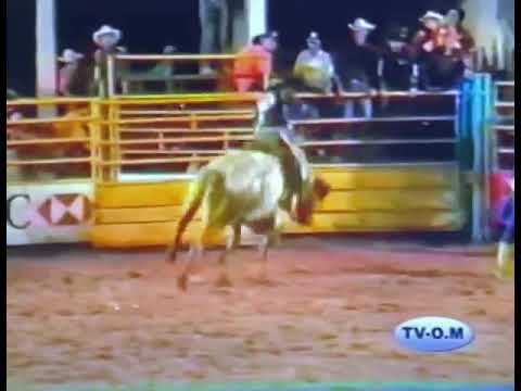 eu no no  rodeio  de douradina PR   2004