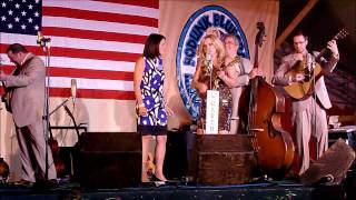 Rhonda Vincent with Mary Glassman - Passing of the Train