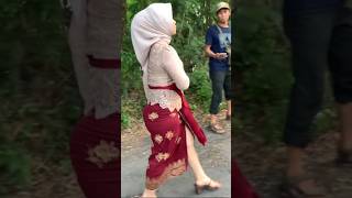 Download lagu Contoh Model Outfit Kebaya pesta kondangan mp3 Download lagu Contoh Model Outfit Kebaya pesta kondangan mp3
