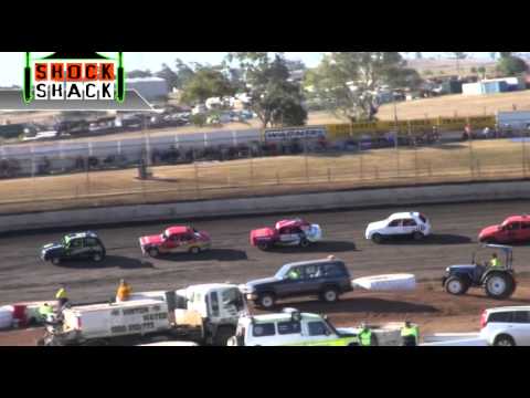 Junior Sedans - King of the Ring - Heat 8 - Toowoomba Speedbowl - 18.01.14