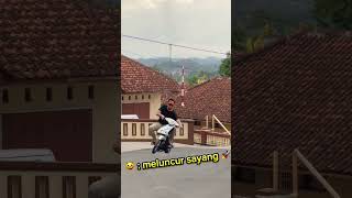 Download lagu Meluncur Sayang 💦 #shorts mp3 Download lagu Meluncur Sayang 💦 #shorts mp3