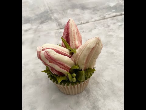 How to pipe closed Lily Buds / Unopened Lilies with American Buttercream