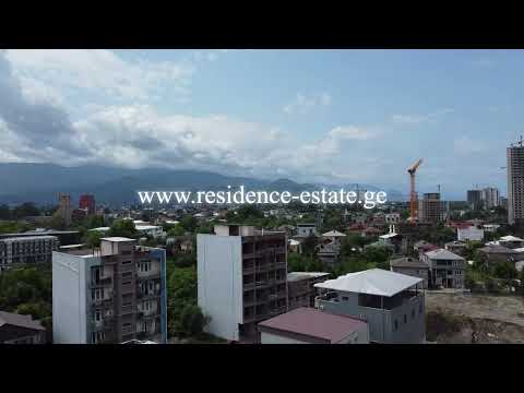 09.2025 - Vue sur les montagnes du 6ème au 28ème étage du complexe résidentiel Artex Parkline à Batumi, Géorgie