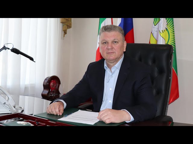 Алмаз Ахметшин поздравил нурлатцев с Днём строителя