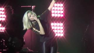 Francisca Valenzuela - Buen Soldado (Rock En FIIS / Movistar Arena / 22.10.2015)