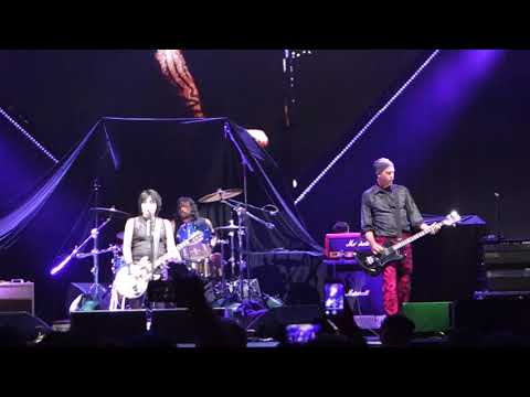 Nirvana (feat. Joan Jett) - Breed @ CalJam 2018