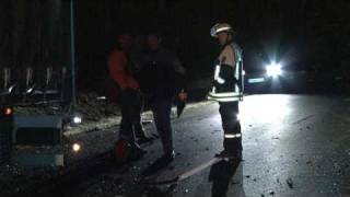 preview picture of video 'Frontalcrash - Pkw rast unter Sattelzug - Tödlicher Unfall auf der B 3 bei Albshausen'