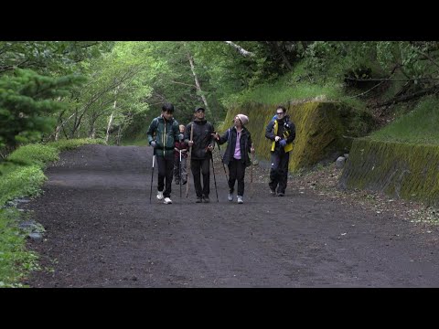 Video Thumbnail: Japan's Mount Fuji hiking season begins with new crowd control measures | AFP