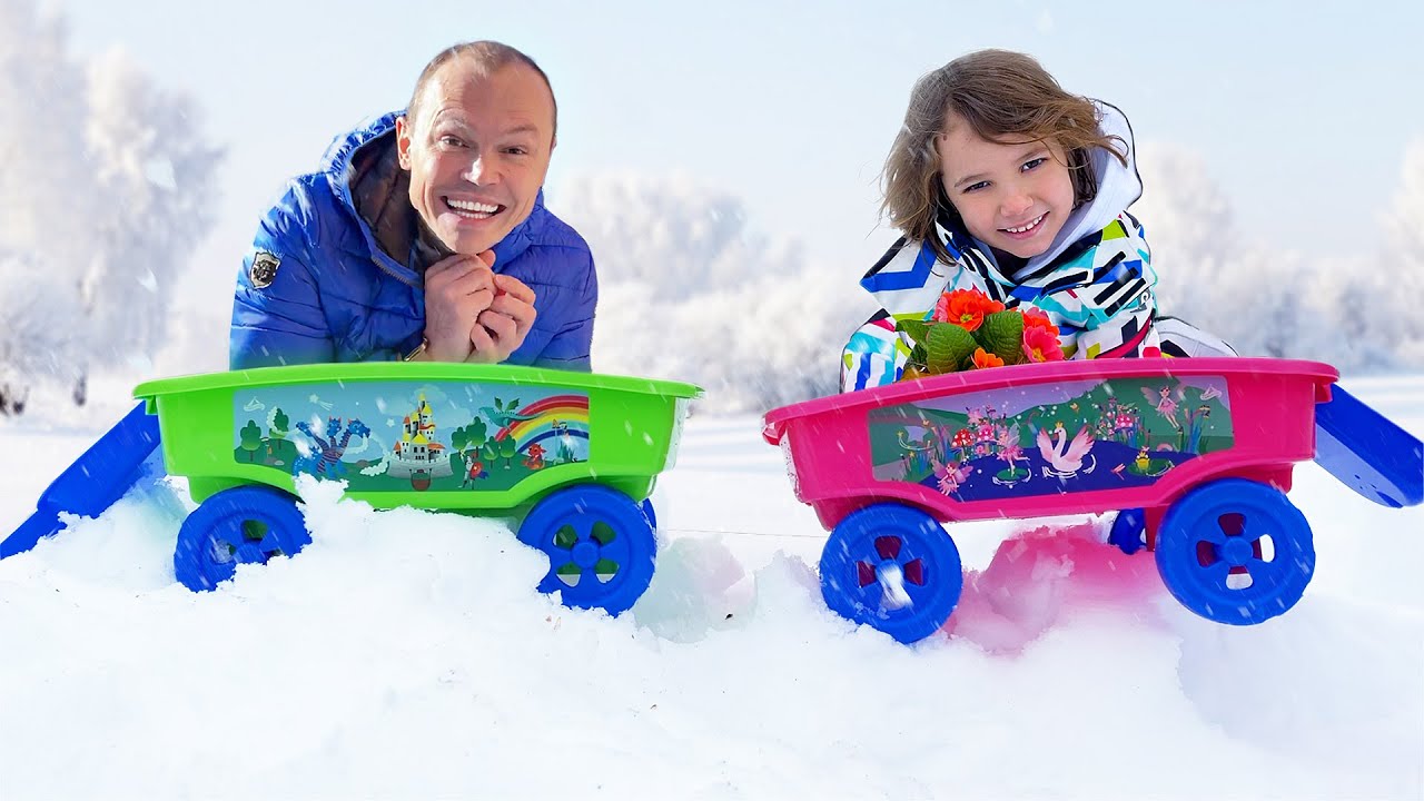 Катя и папа играют со снегом